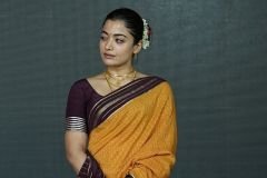 మీరు క్లాస్‌లో అందరికంటే తెలివైన వారు కాకపోవచ్చు లేదా అందరికంటే అందంగా ఉండకపోవచ్చు. కానీ క్రమశిక్షణ, కష్టపడే తత్వం మీలో ఉంటే మిమ్మల్ని ఎవరూ ఆపలేరు. టాలెంట్ కొంచెం తక్కువ ఉన్నా క్రమశిక్షణతో జీవితంలో అనుకున్నది సాధించవచ్చు" అని వివరించారు