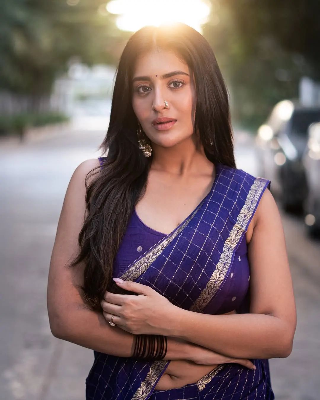 Raashi Singh Shows her Beauty in Saree