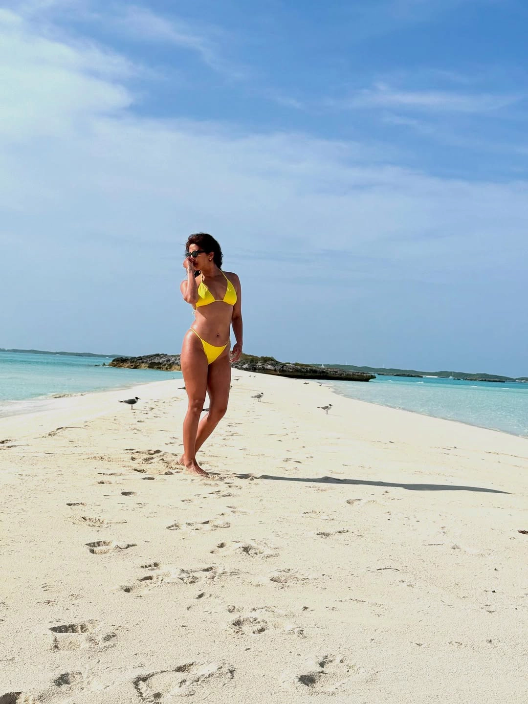 Priyanka Chopra Enjoying her Birthday in Beach with Family