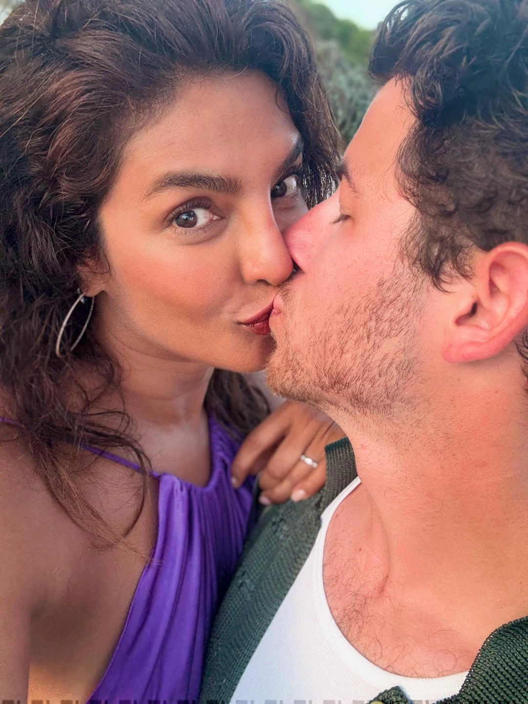 Priyanka Chopra Enjoying her Birthday in Beach with Family