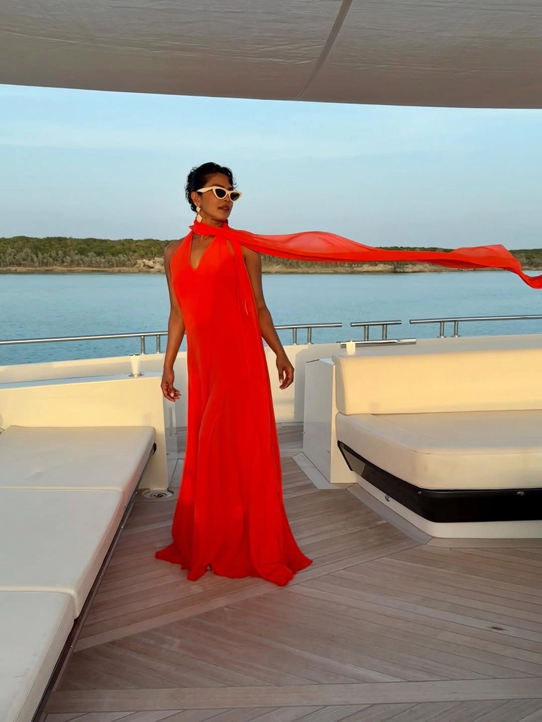 Priyanka Chopra Enjoying her Birthday in Beach with Family