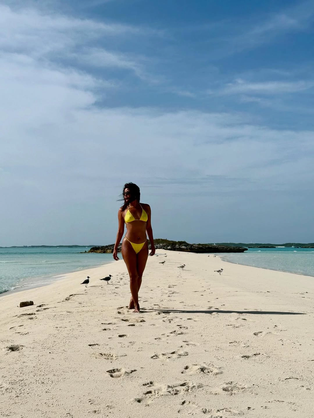 Priyanka Chopra Enjoying her Birthday in Beach with Family