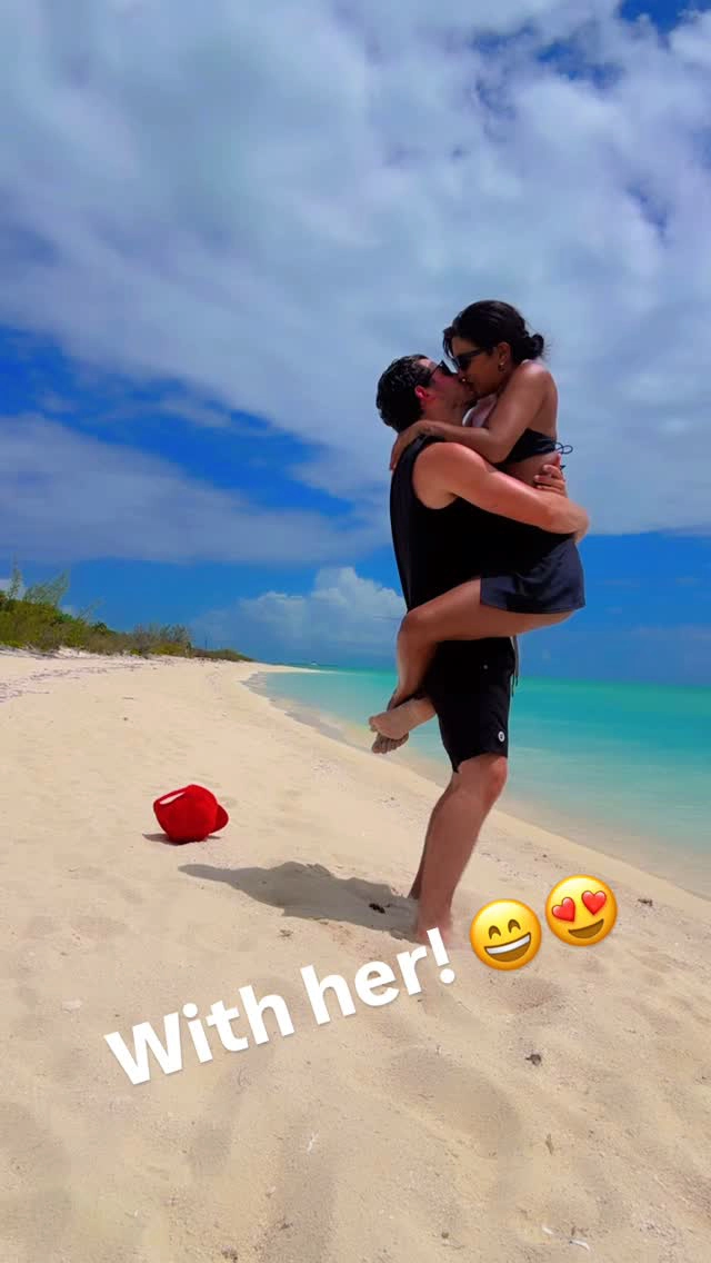 Priyanka Chopra Enjoying her Birthday in Beach with Family