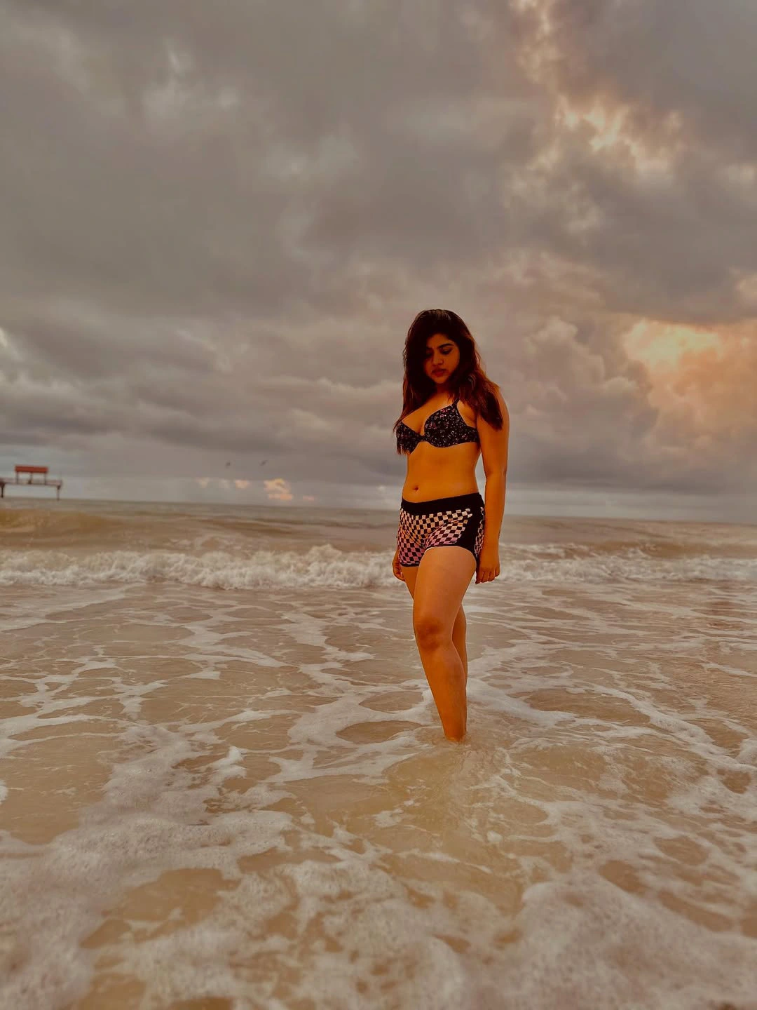 Rithu Chowdary Shows Her Beauty