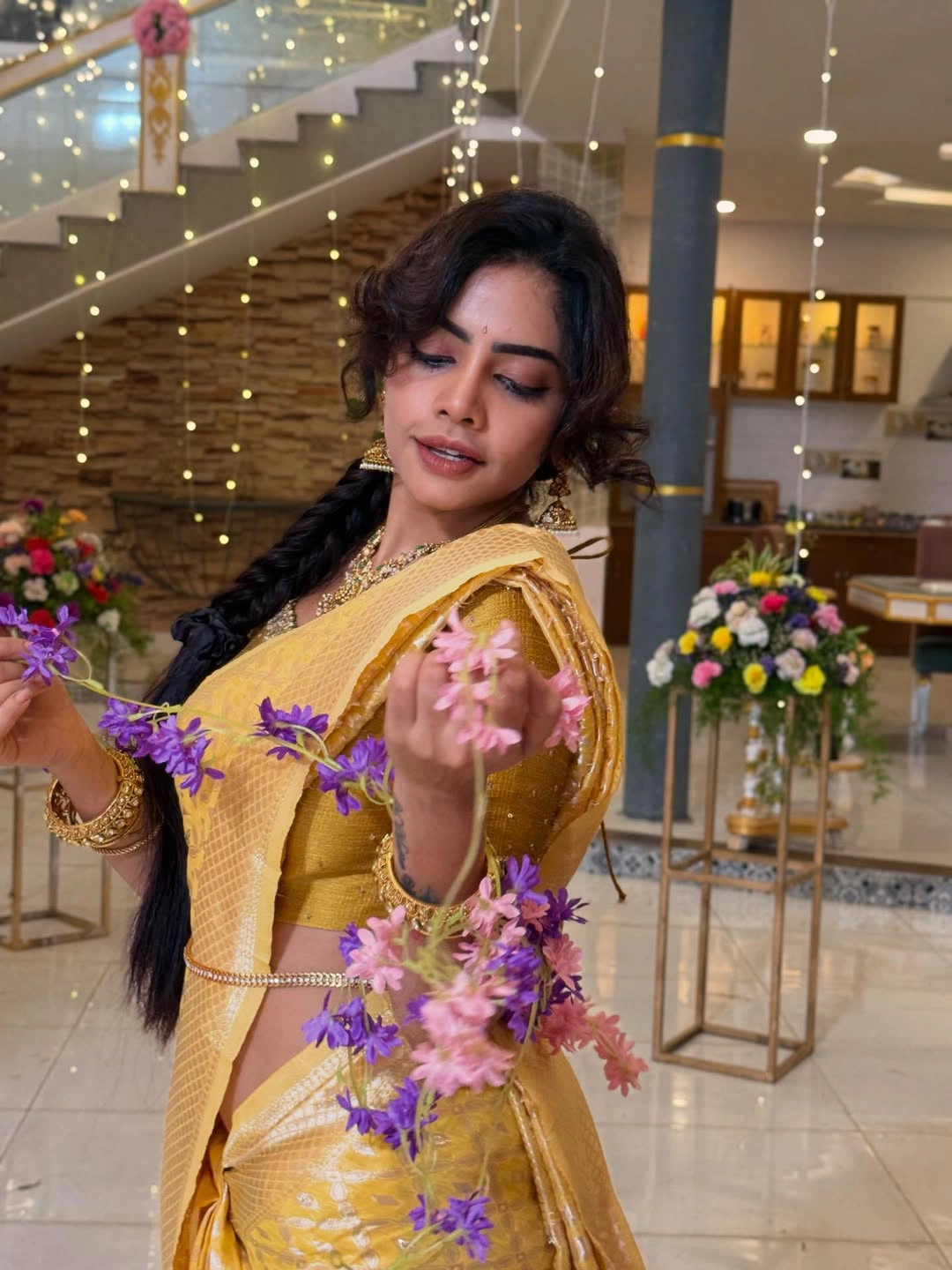 Dhee Fame Anala Susmitha Cute Photos in Saree