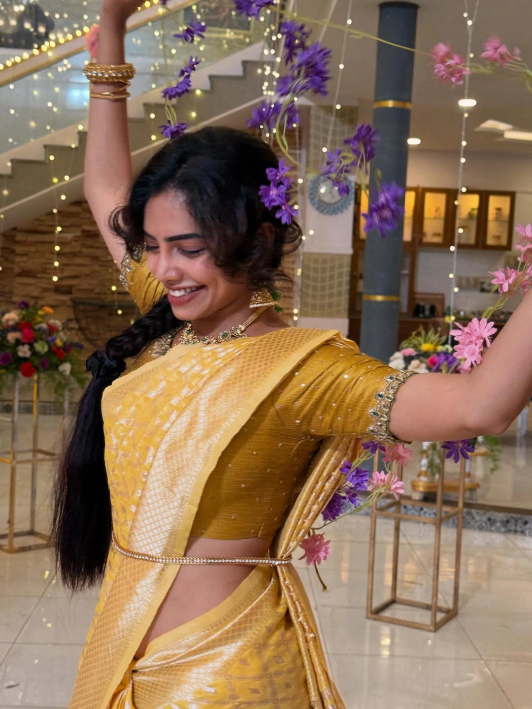 Dhee Fame Anala Susmitha Cute Photos in Saree