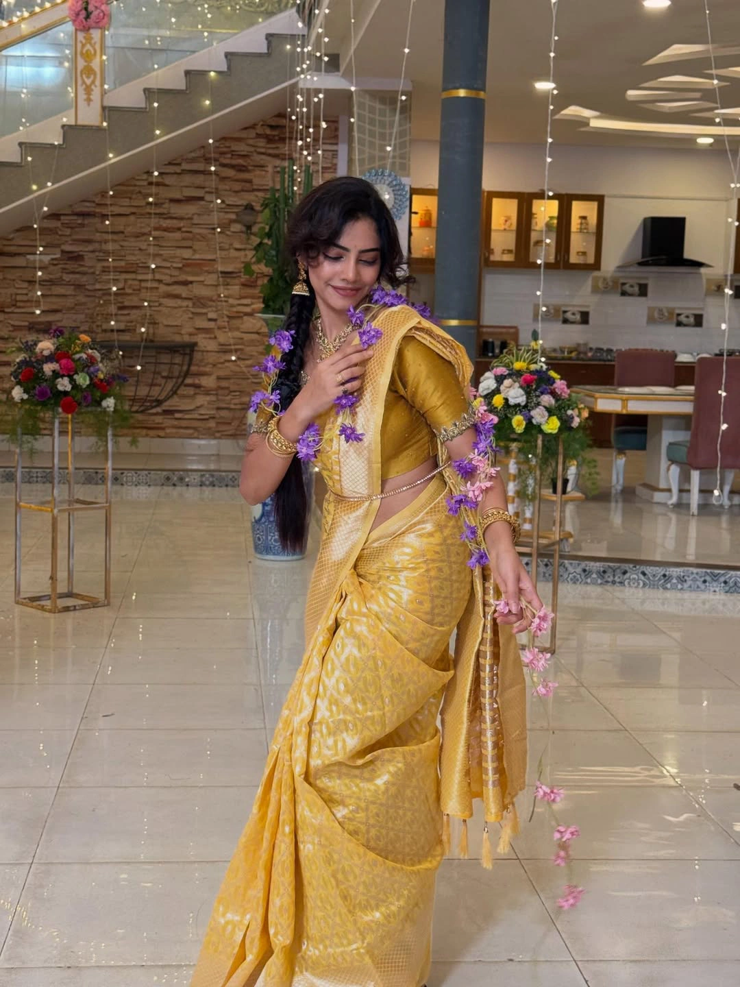 Dhee Fame Anala Susmitha Cute Photos in Saree