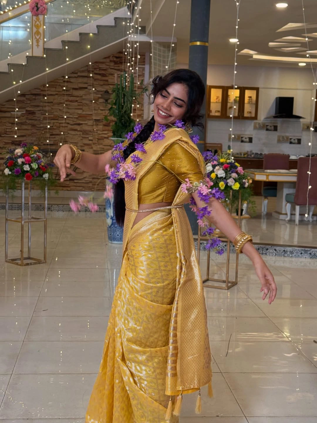 Dhee Fame Anala Susmitha Cute Photos in Saree