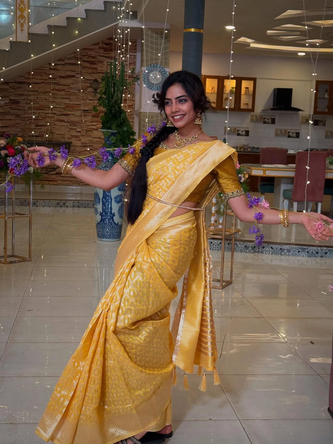 Dhee Fame Anala Susmitha Cute Photos in Saree