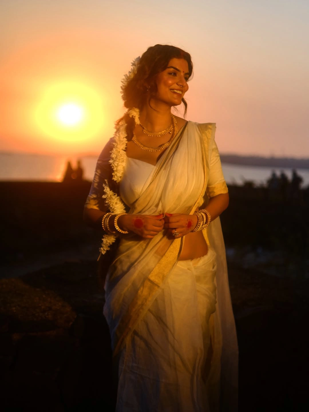 Anveshi Jain Stunning Looks in Saree