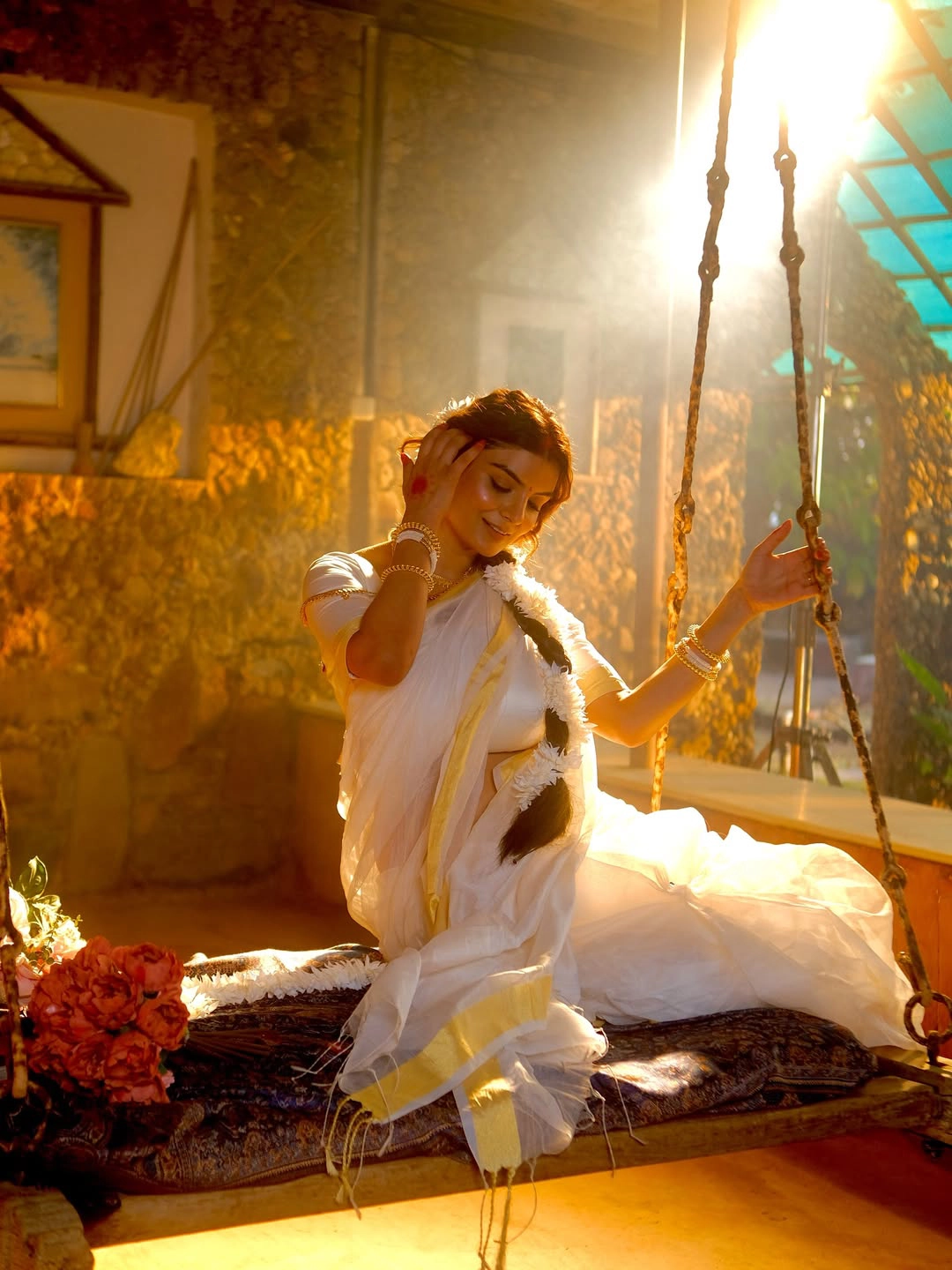 Anveshi Jain Stunning Looks in Saree