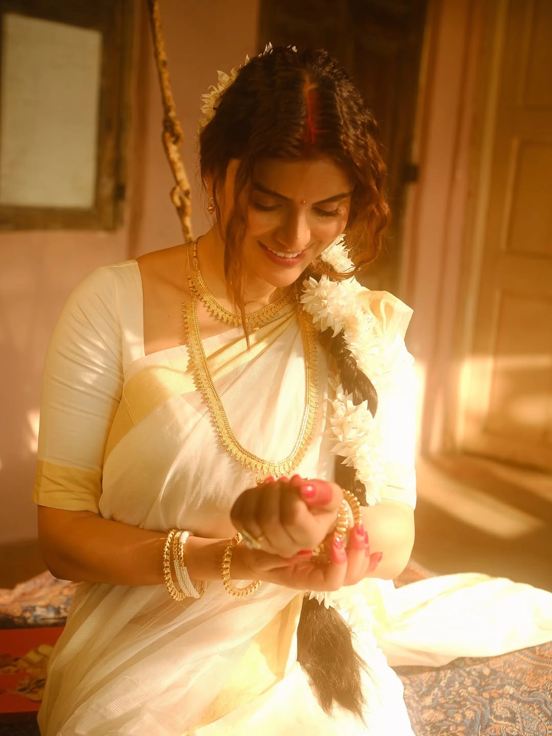 Anveshi Jain Stunning Looks in Saree