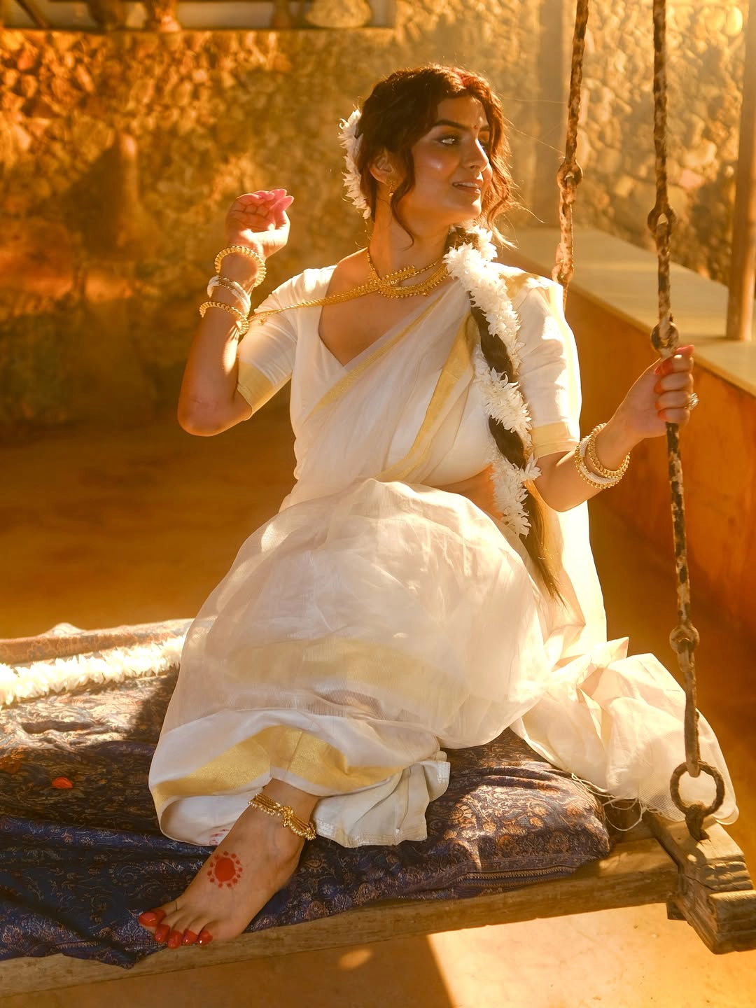 Anveshi Jain Stunning Looks in Saree