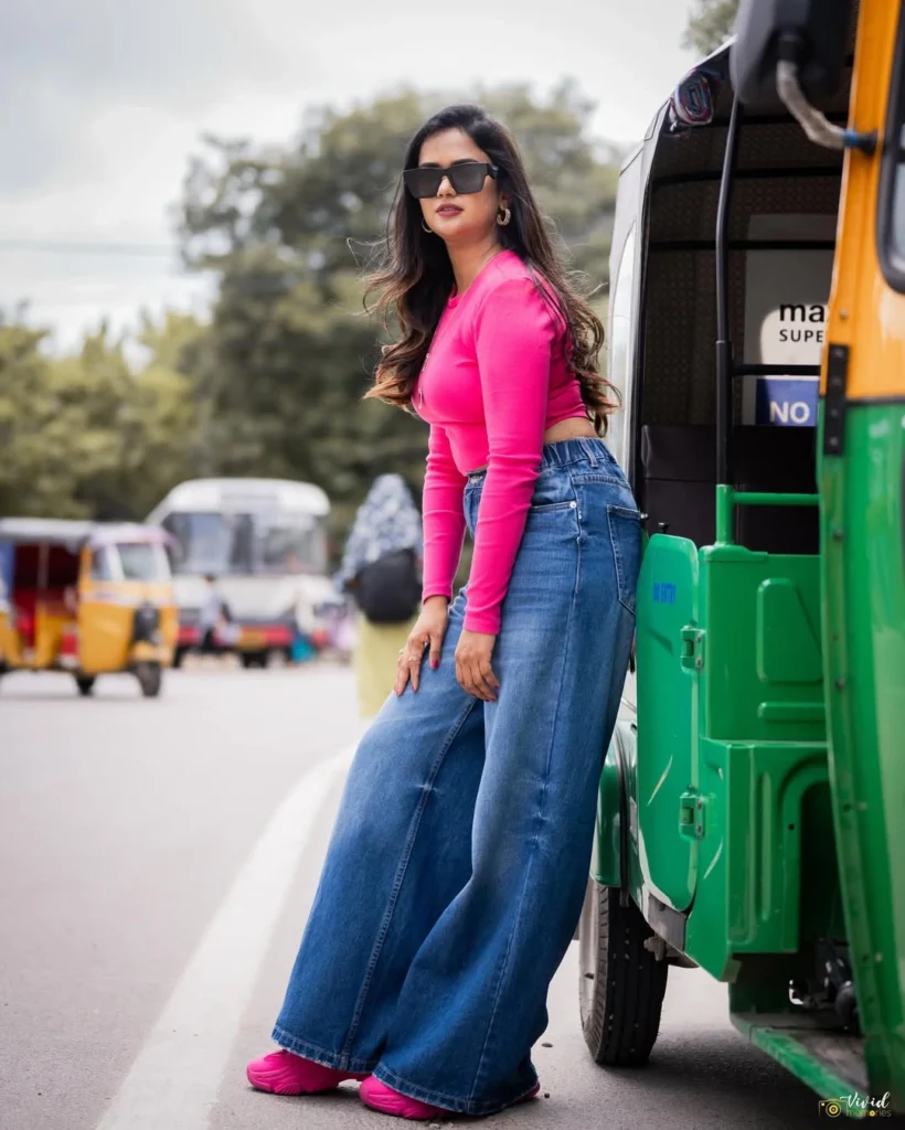 Ariyana Glory Stylish Looks on Roads