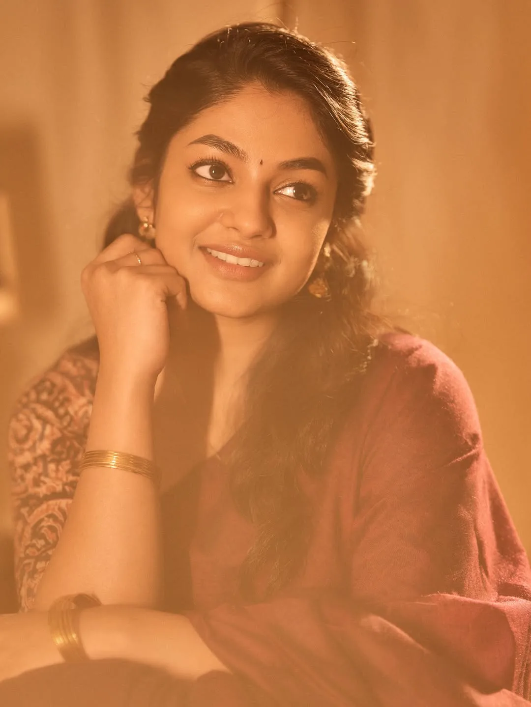 Single Movie Fame Actress Ivana Simple Look in Saree
