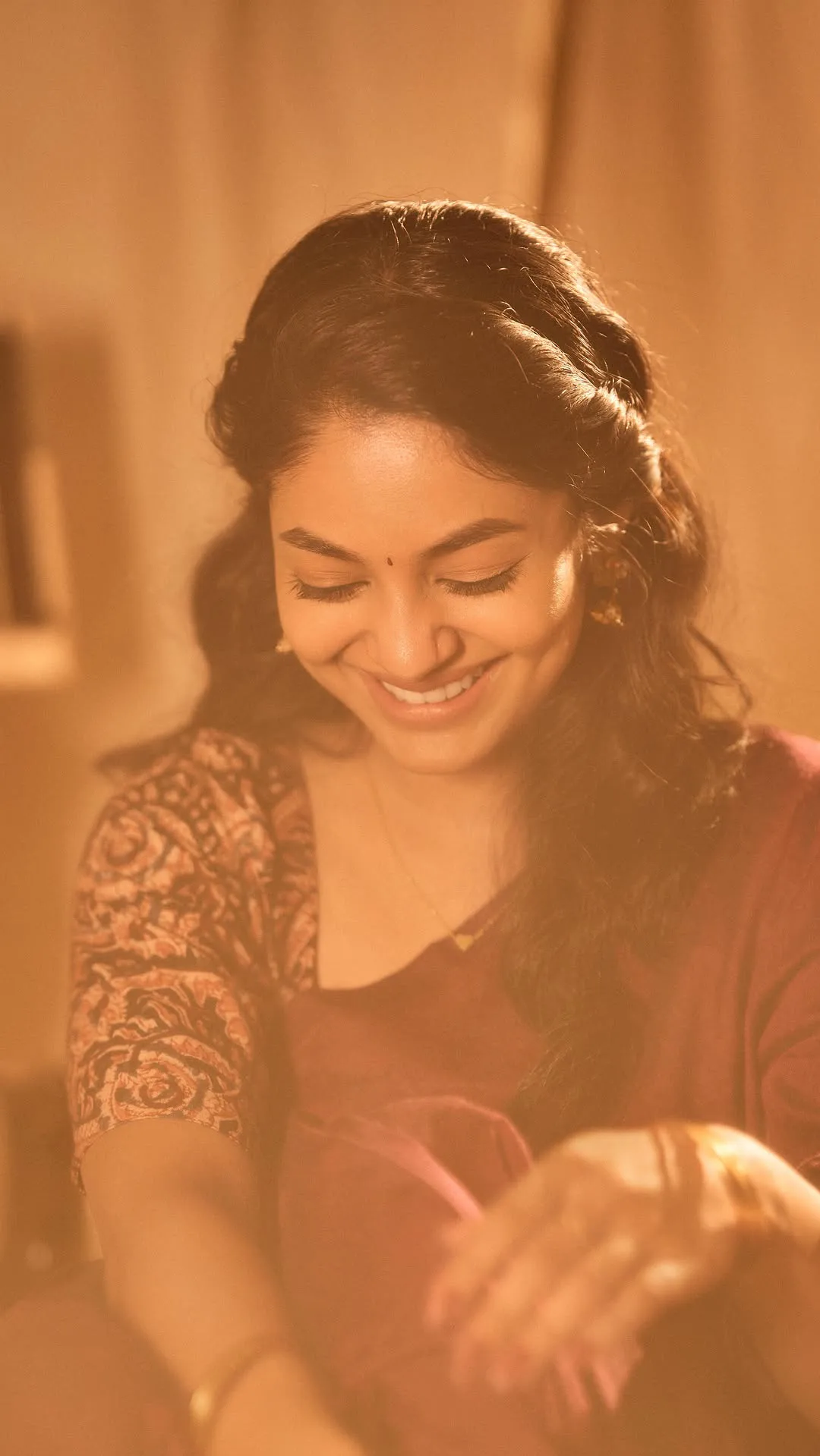 Single Movie Fame Actress Ivana Simple Look in Saree
