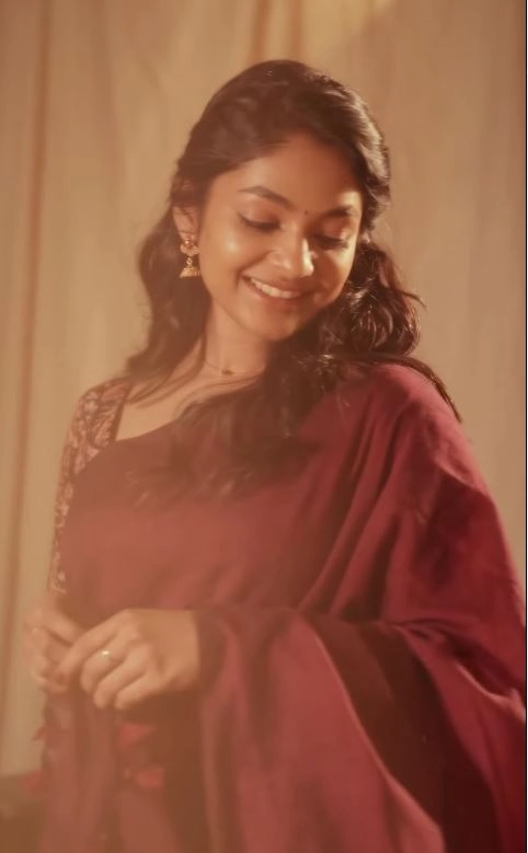 Single Movie Fame Actress Ivana Simple Look in Saree