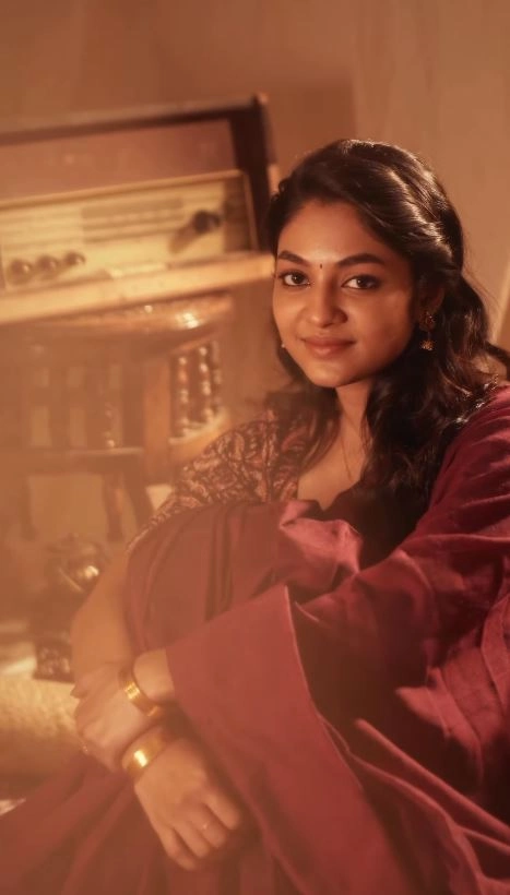 Single Movie Fame Actress Ivana Simple Look in Saree