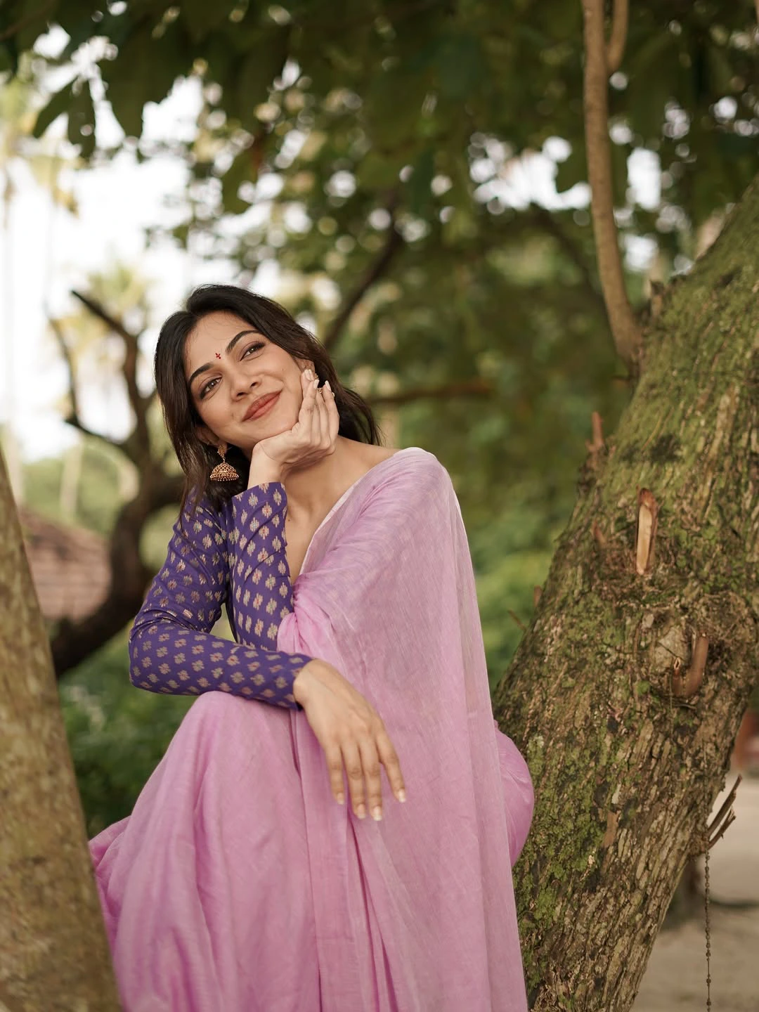 Madonna B Sebastian Cute Looks in Saree