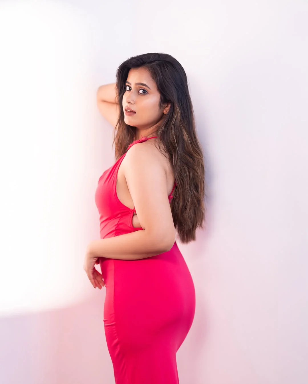 Sheetal Gauthaman Shows her Beauty in Tight fit Dress