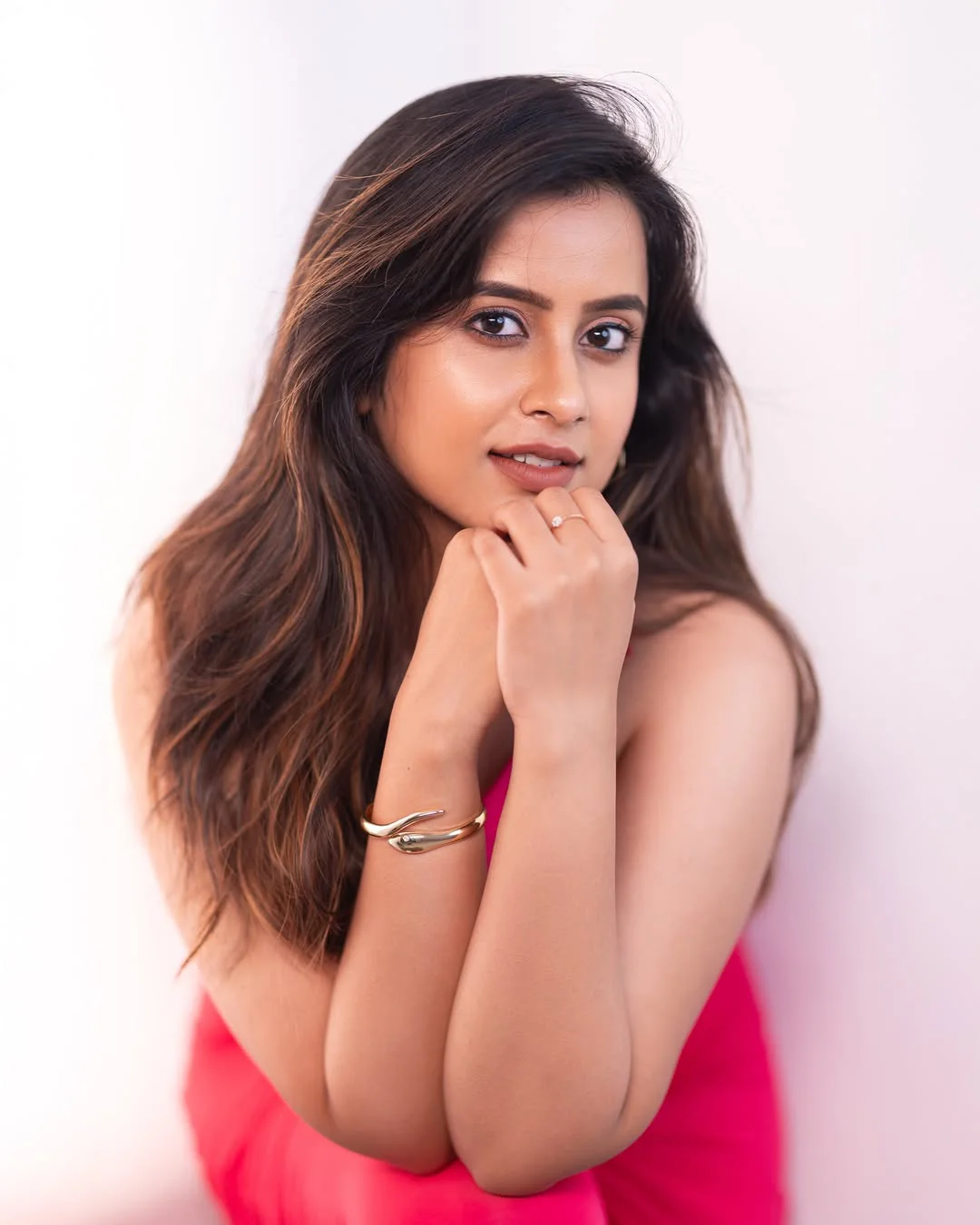 Sheetal Gauthaman Shows her Beauty in Tight fit Dress