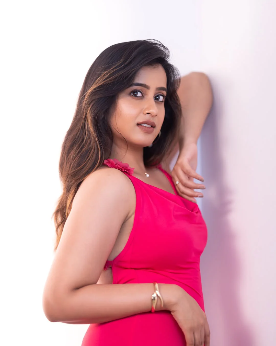 Sheetal Gauthaman Shows her Beauty in Tight fit Dress
