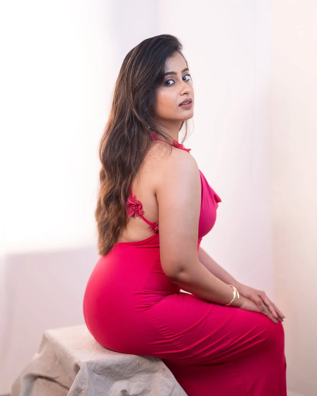 Sheetal Gauthaman Shows her Beauty in Tight fit Dress