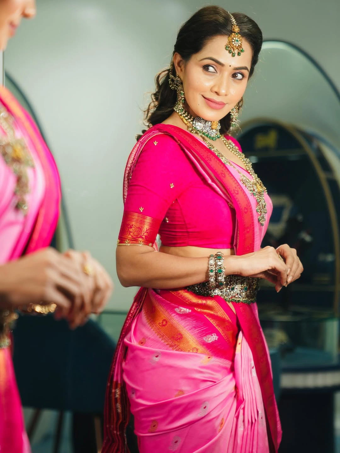 Shobha Shetty Shines in Saree and Ornaments