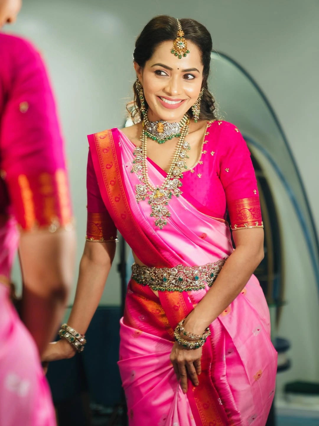 Shobha Shetty Shines in Saree and Ornaments