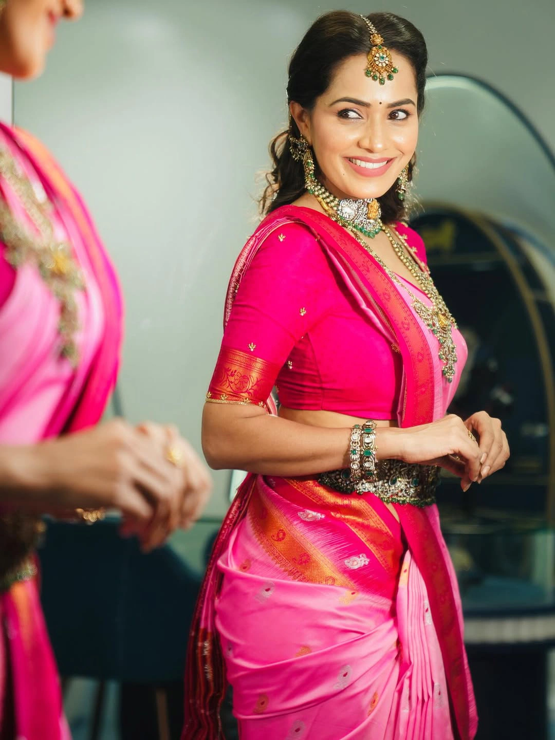 Shobha Shetty Shines in Saree and Ornaments
