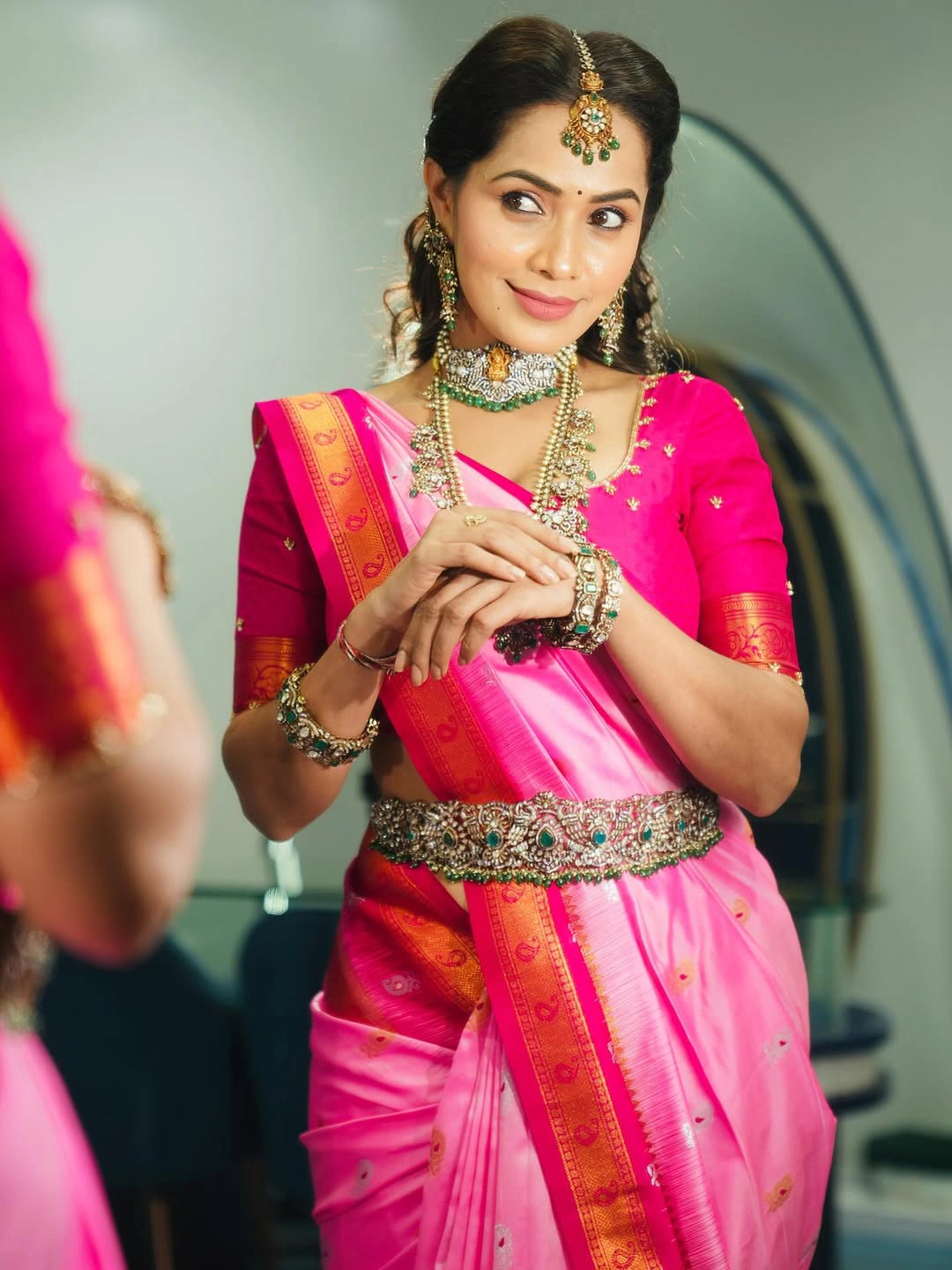 Shobha Shetty Shines in Saree and Ornaments
