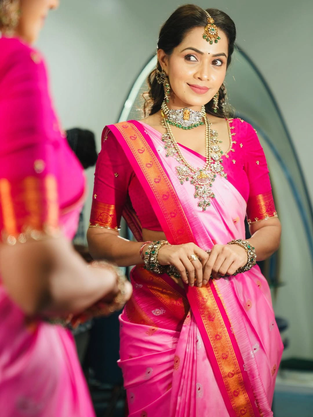 Shobha Shetty Shines in Saree and Ornaments