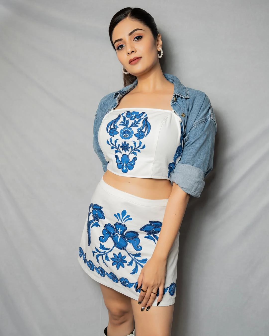 Anchor Sreemukhi Special Looks in Short Skirt