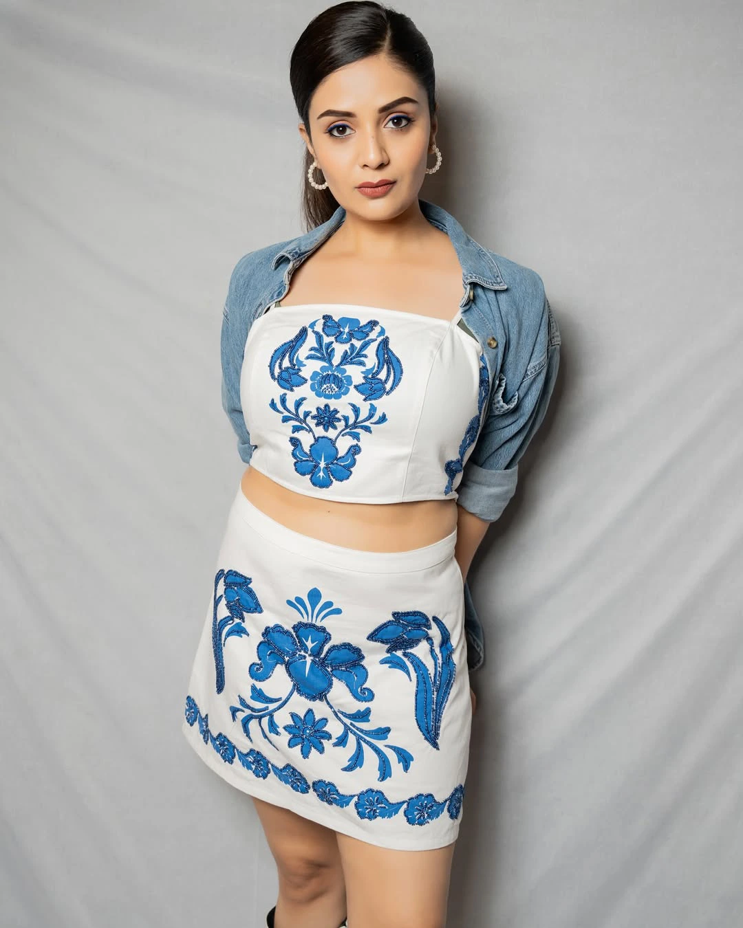 Anchor Sreemukhi Special Looks in Short Skirt