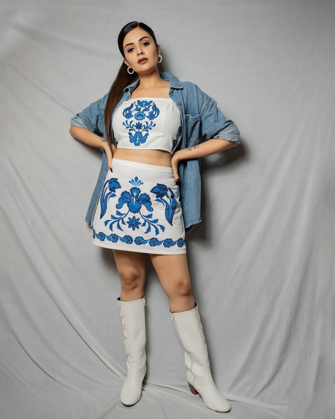 Anchor Sreemukhi Special Looks in Short Skirt