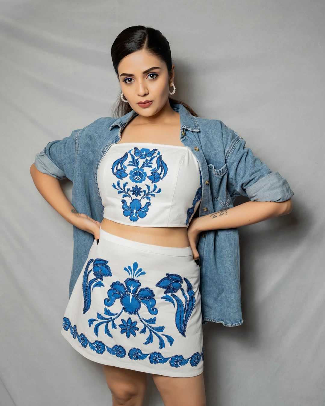 Anchor Sreemukhi Special Looks in Short Skirt
