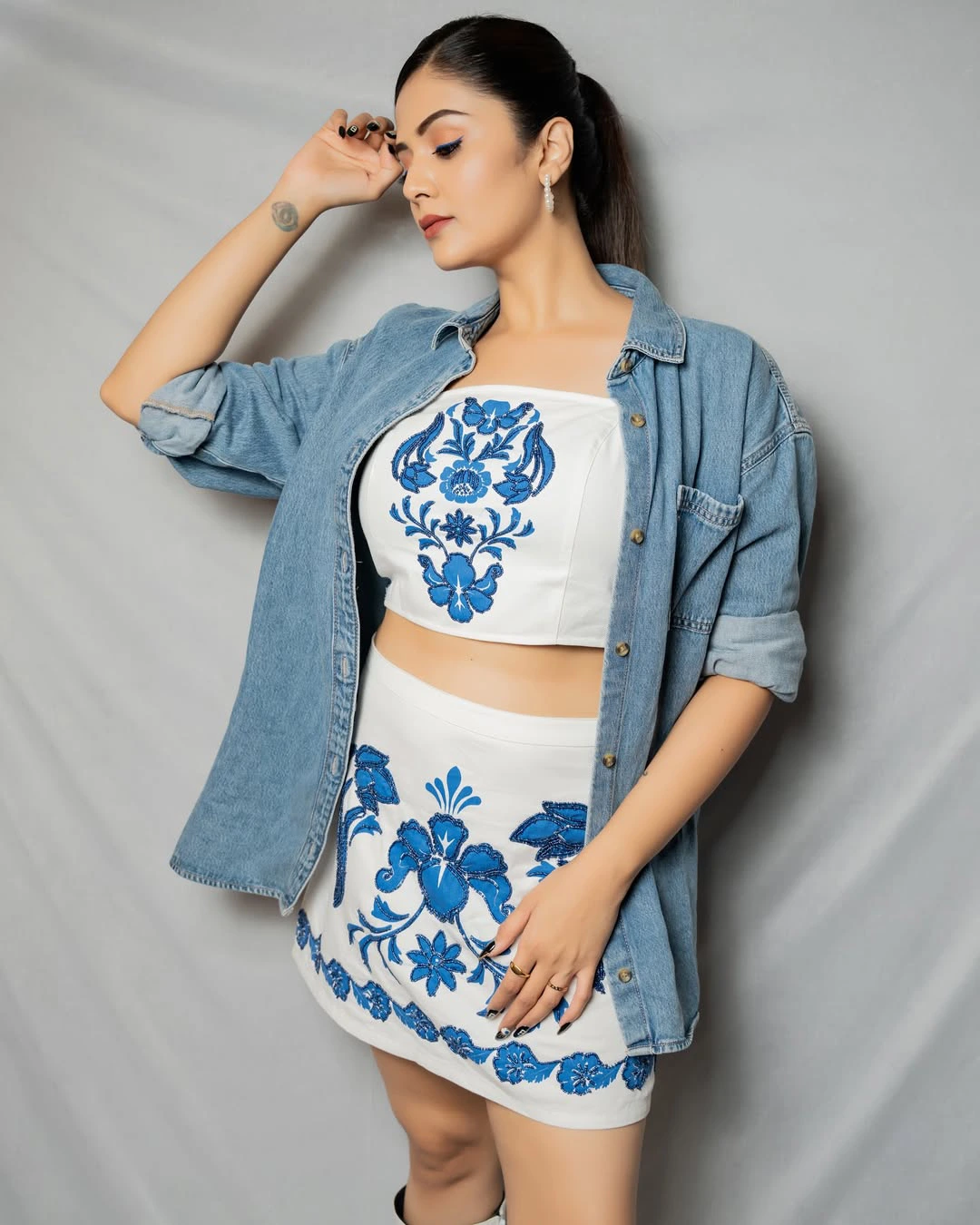 Anchor Sreemukhi Special Looks in Short Skirt
