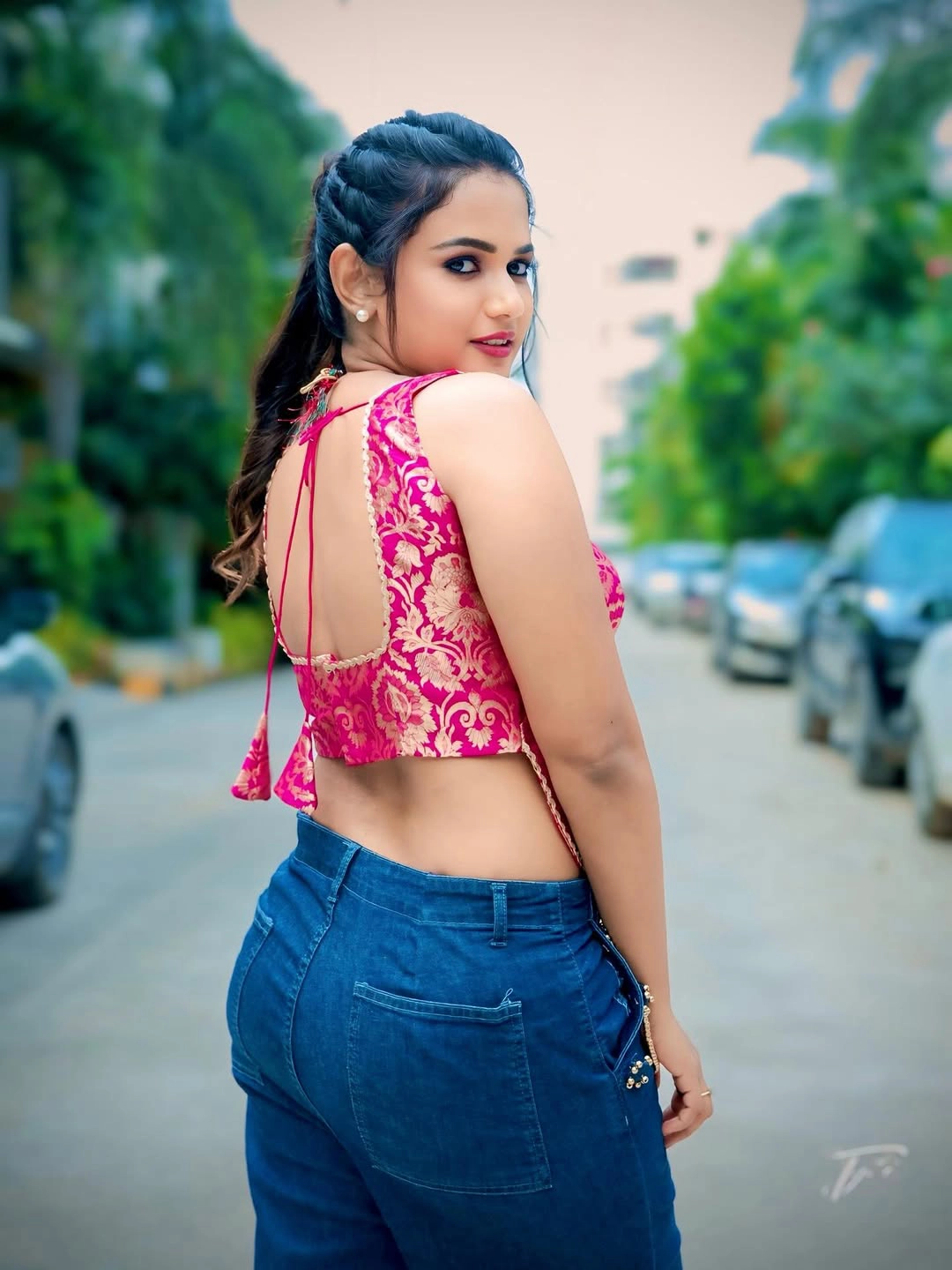 Ariyana Glory Shows her Beauity in Variety Dress