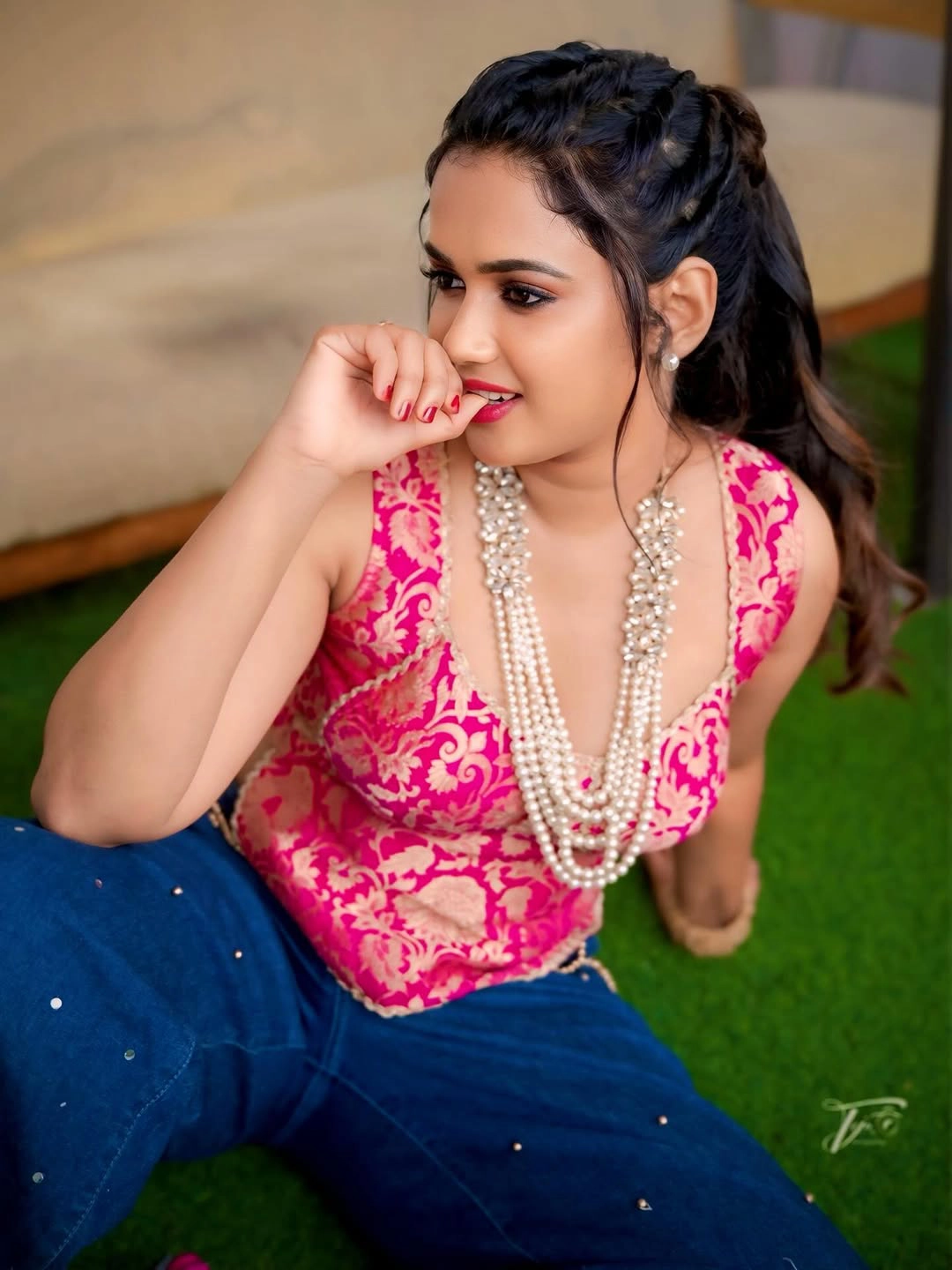 Ariyana Glory Shows her Beauity in Variety Dress