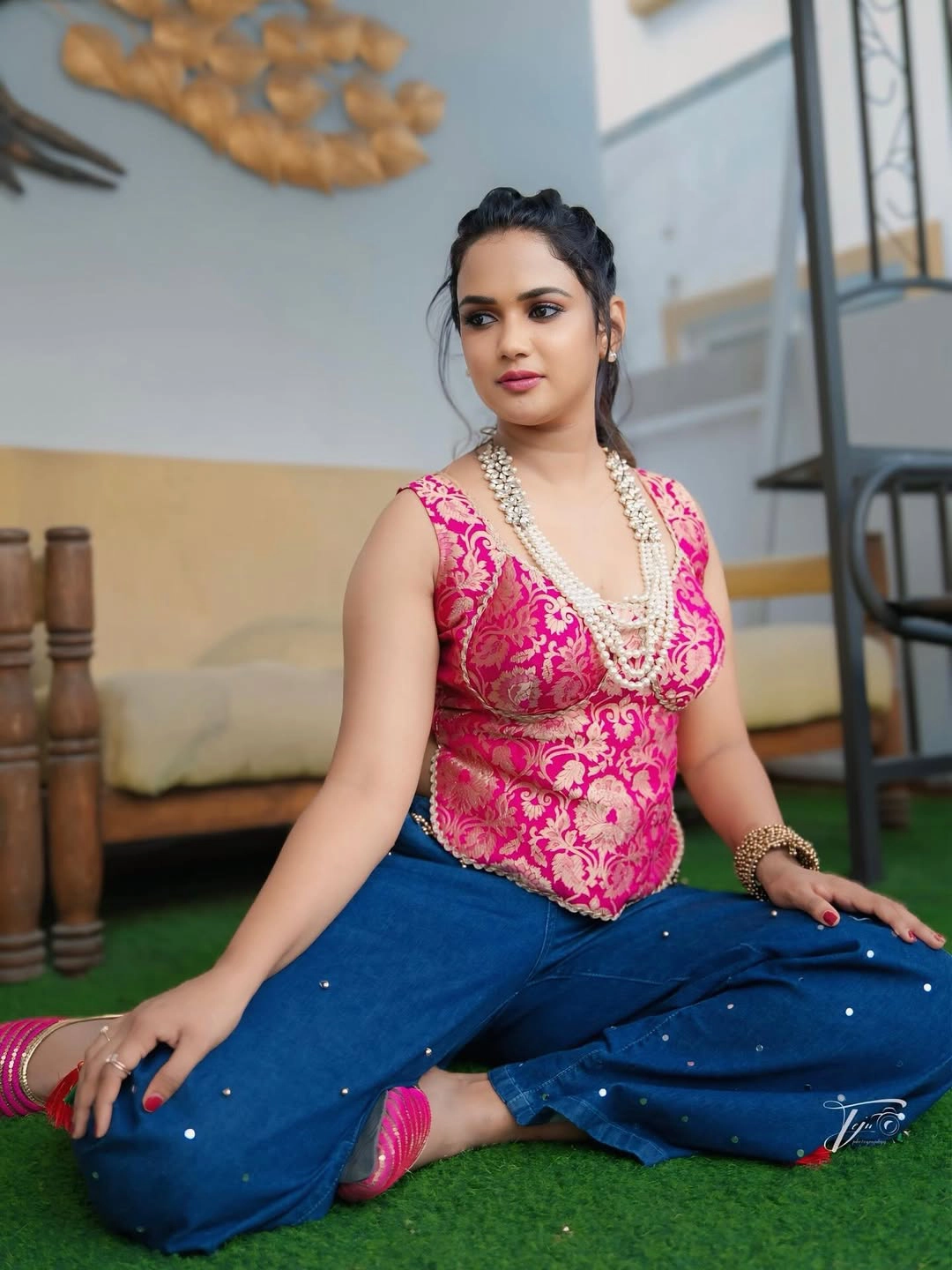 Ariyana Glory Shows her Beauity in Variety Dress
