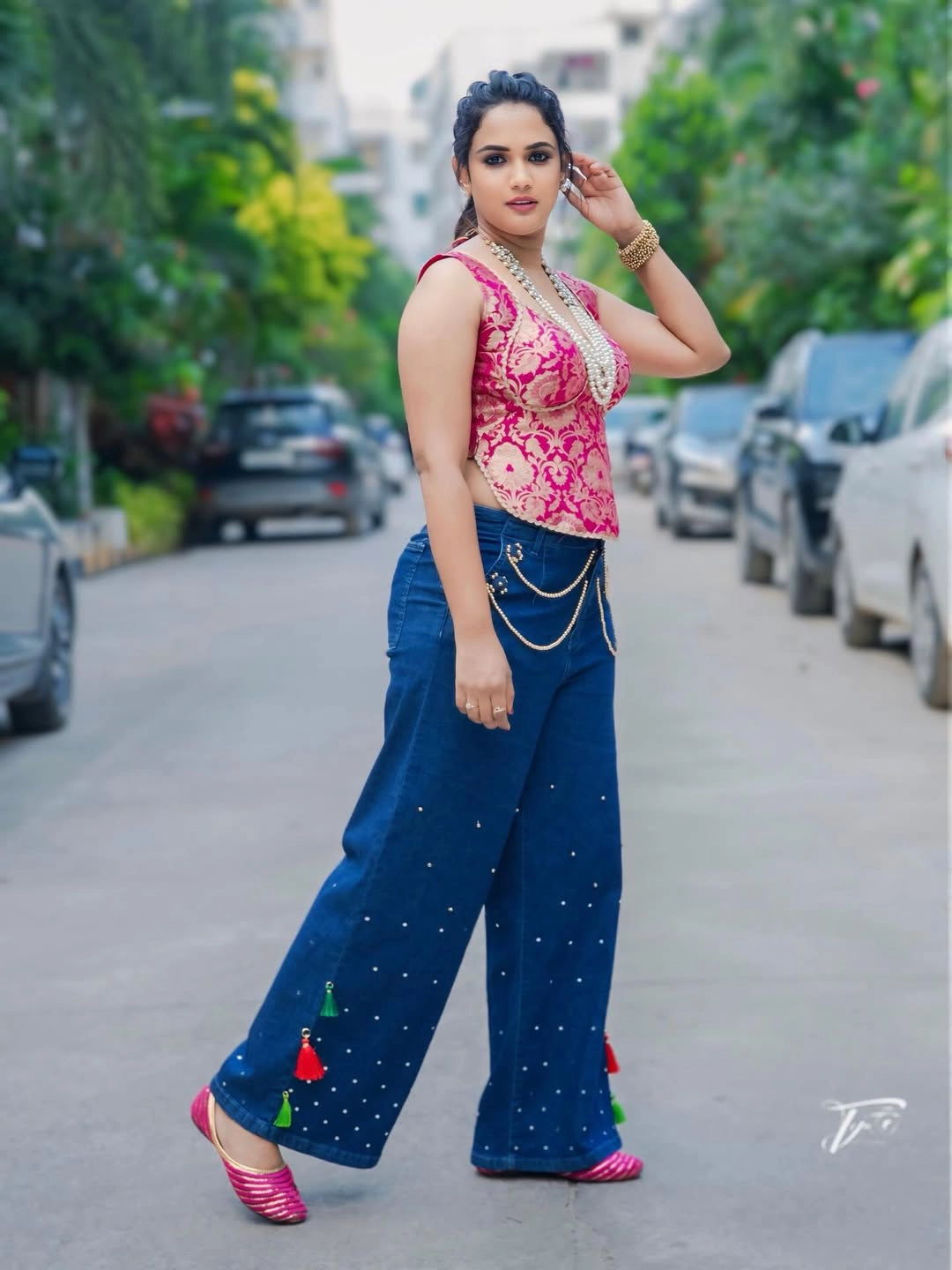 Ariyana Glory Shows her Beauity in Variety Dress
