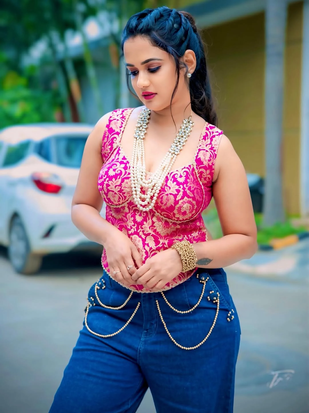 Ariyana Glory Shows her Beauity in Variety Dress