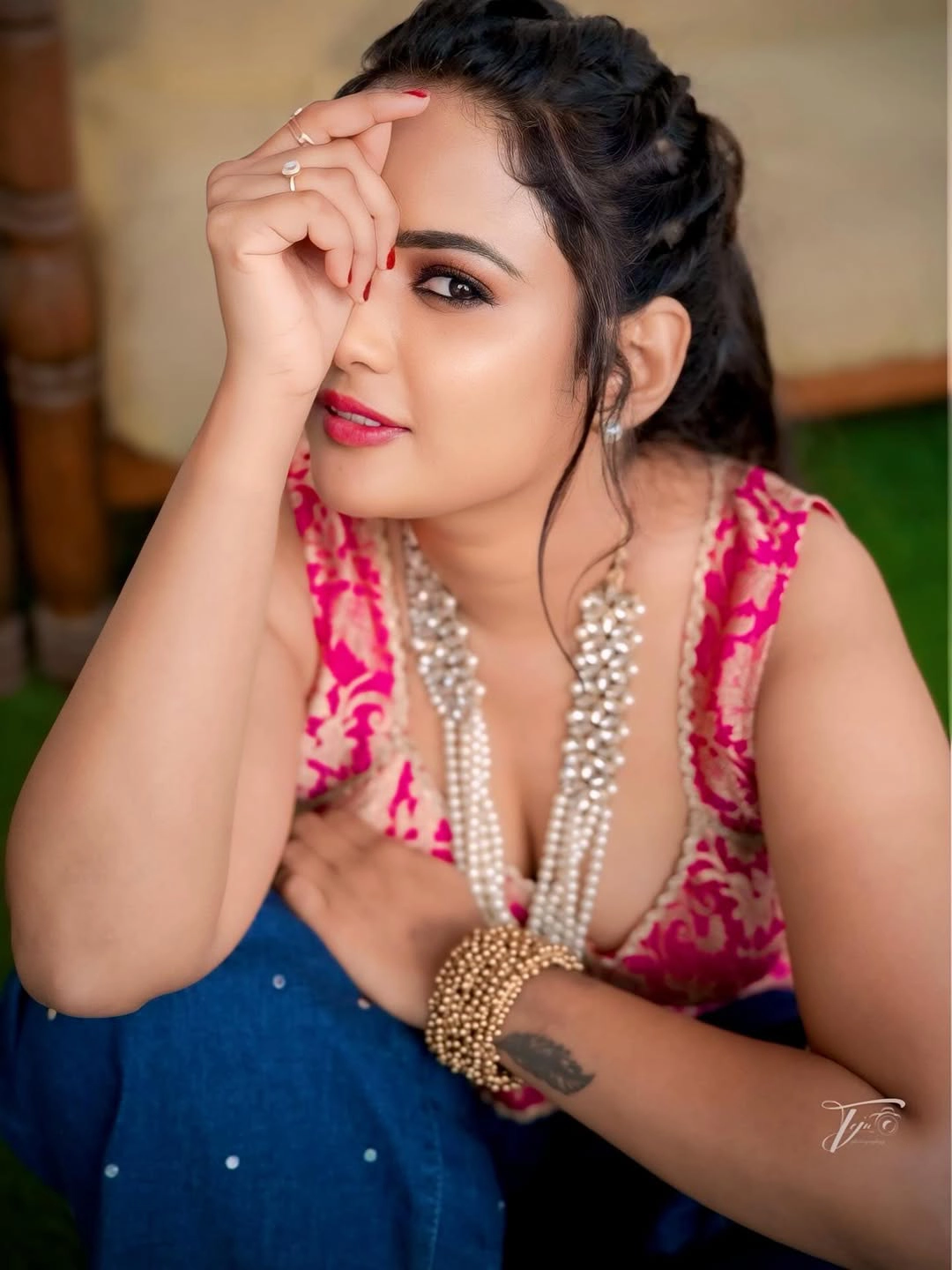 Ariyana Glory Shows her Beauity in Variety Dress