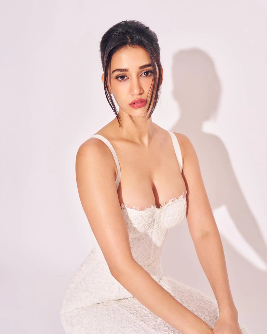 Disha Patani Shows her Beauty in White Dress