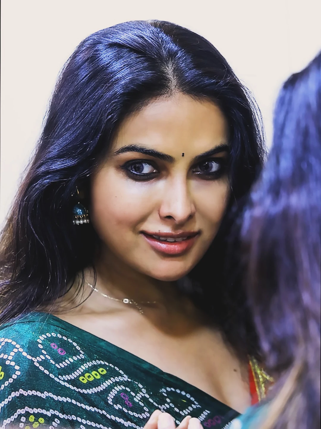 Divi Vadthya Shines in Saree