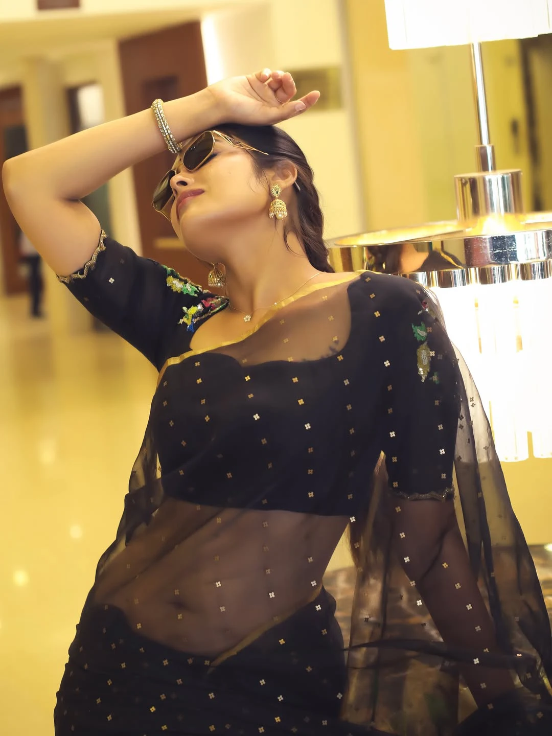 Divi Vadthya Shines in Saree