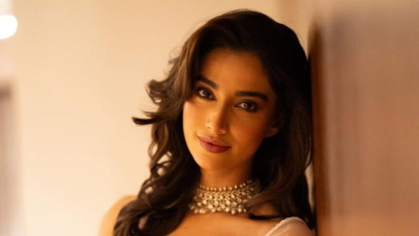 Meenakshi Chaudhary Photo