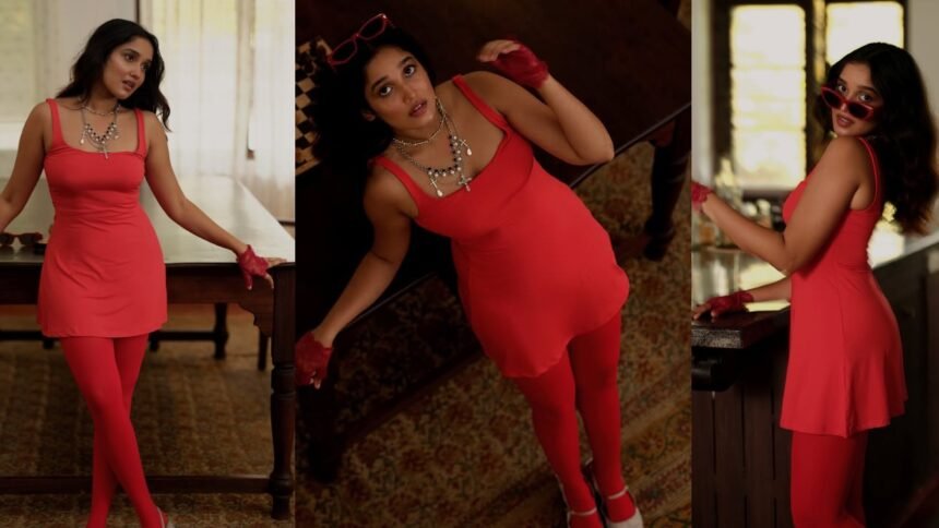 Anikha surendran Poses in Tight Fit Dress