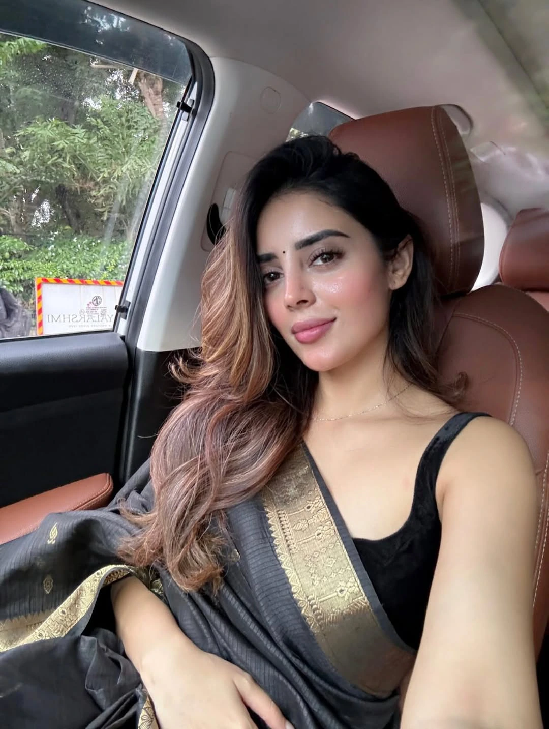 Kushitha Kallapu Cute Selfies in Saree