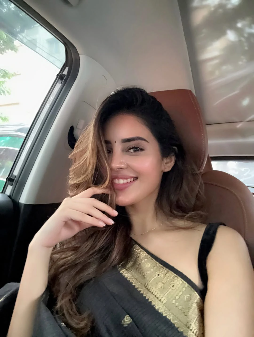 Kushitha Kallapu Cute Selfies in Saree